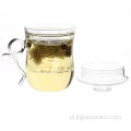 Przezroczysty szklany kubek do herbaty z zaparzaczem i uchwytem